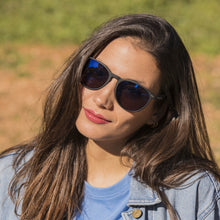 Cargar imagen en el visor de la galería, GAFAS DE SOL BRAMBELOUS BLACK AND BLUE UNISEX