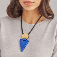 Cargar imagen en el visor de la galería, COLLAR AJUSTABLE RESINA Y PAN DE ORO AZUL