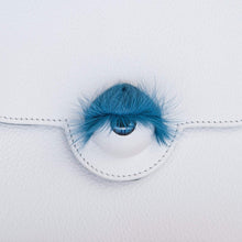 Cargar imagen en el visor de la galería, BOLSO PIEL CARLA LOPEZ ESCULTURA OJO ULTIMA UNIDAD