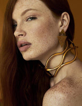 Cargar a imaxe no visor de galería, PENDENTES DIVINOS DE LATÓN CHATADO EN OURO