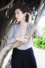 Cargar a imaxe no visor de galería, PENDENTES DIVINOS DE LATÓN CHATADO EN OURO