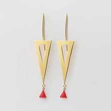 Cargar a imaxe no visor de galería, PENDENTES DE TERRA DE PLÁSTICO DE LATÓN CHATADO OURO (NEGRO)