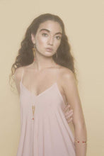 Cargar a imaxe no visor de galería, PENDENTES DE TERRA DE PLÁSTICO DE LATÓN CHATADO OURO (NEGRO)