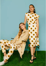 Cargar imagen en el visor de la galería, VESTIDO FELPA GIRASOLES
