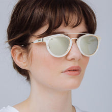 Cargar imagen en el visor de la galería, GAFAS ROLLRIGHT BLANCA. TAYLOR MORRIS