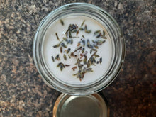 Cargar imagen en el visor de la galería, VELA LAVANDA.  MAPALÉ